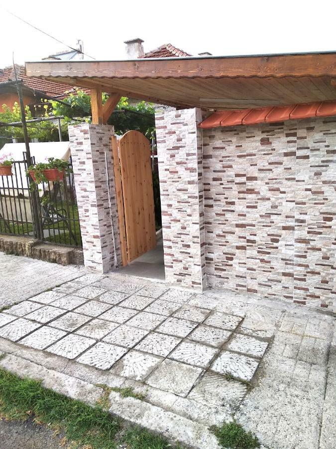Къща Карби Kŭrdzhali Exteriör bild